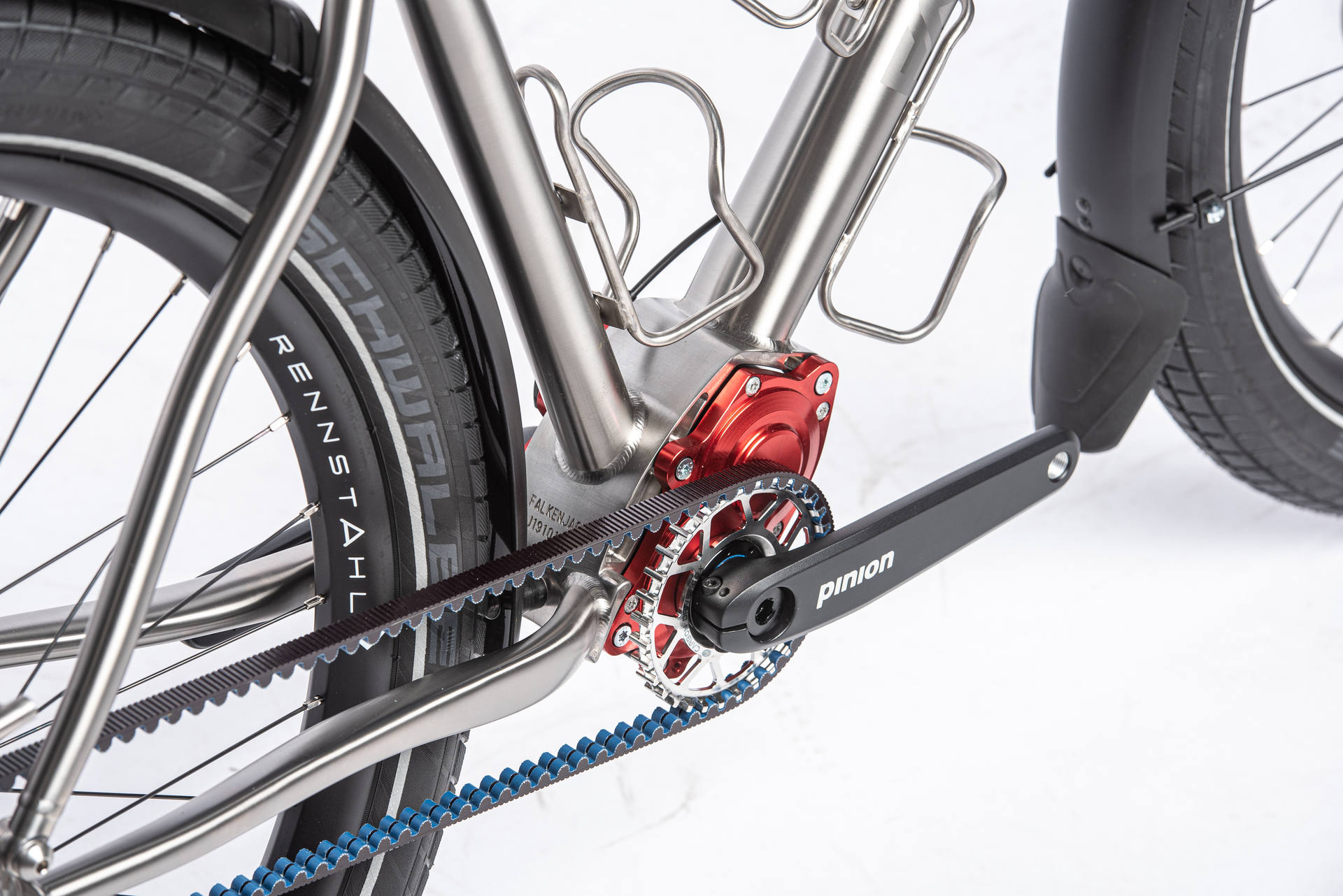 Pinion & Riemen im Zentrum